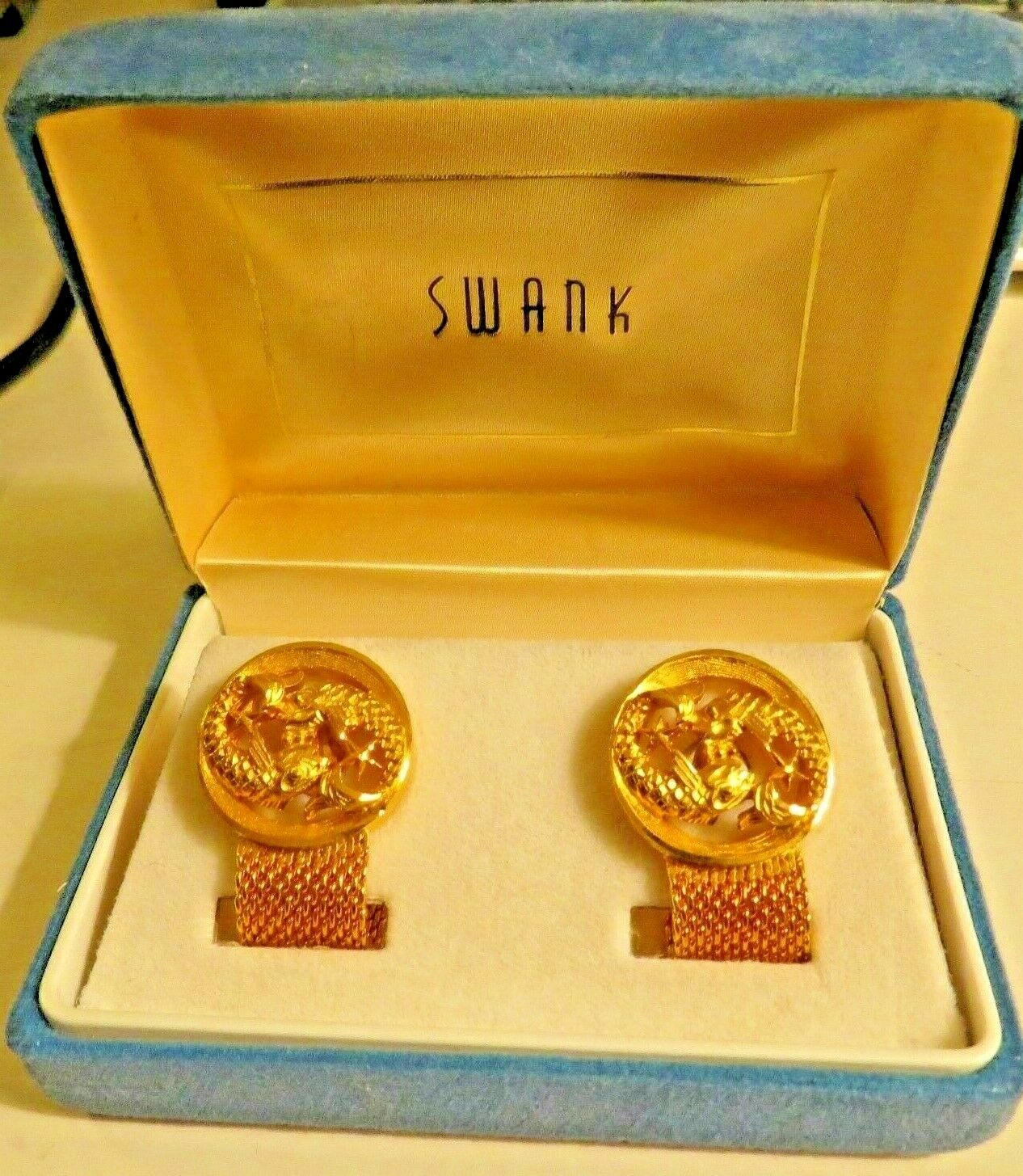 Swank Pisces 2 Fish Mesh Wrap Cuff Links Gold Tone Velvet Box 1970 Vintage